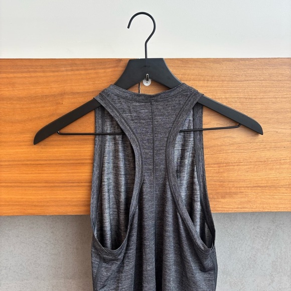 Lululemon Hot Like Agni Singlet in heather gray, Size 4 - Picture 12 of 15